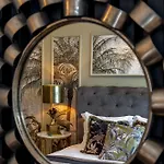Palace Of The Parliament Rainforrest 1br شقة