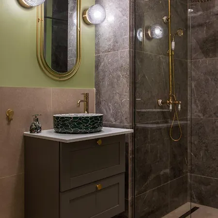 Palace Of The Parliament Rainforrest 1br * Bucharest